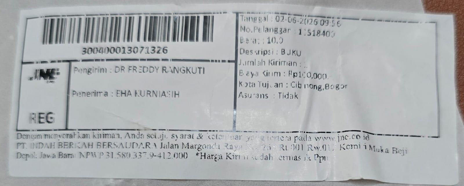 [FOTO 4: Barcode bukti pengiriman buku dari JNE] (Paket buku sudah dikirim, terbang bersamaan dengan mimpi saya)